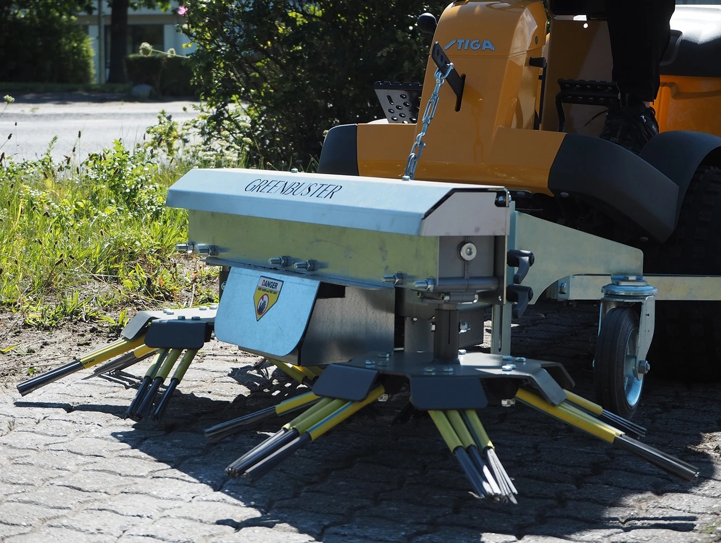 Kwern Greenbuster Onkruidborstelmachine Voor Stiga Park 2 Kwern Greenbuster Onkruidborstelmachine Voor Stiga Park - Afbeelding 2